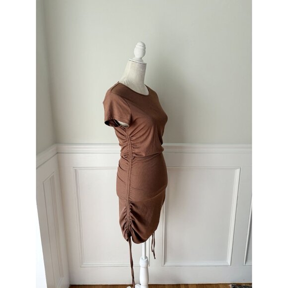 Brown Ribbed Ruched Side Stretch Dress With Short Sleeves & Adjustable Drawstrin - Picture 3 of 4